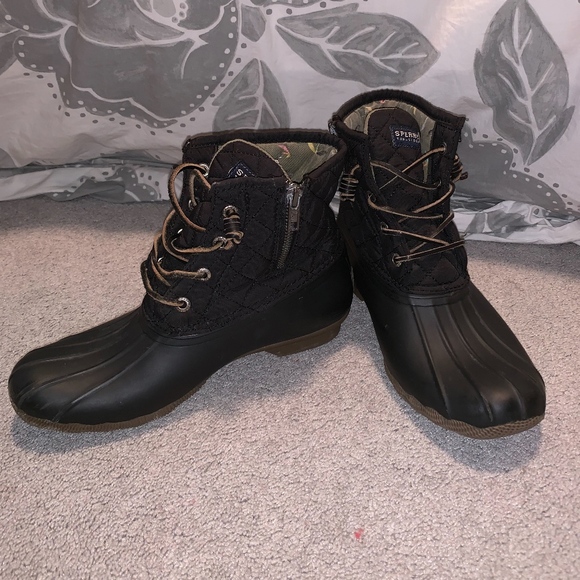 saltwater quilted waterproof matte lace up duck boots